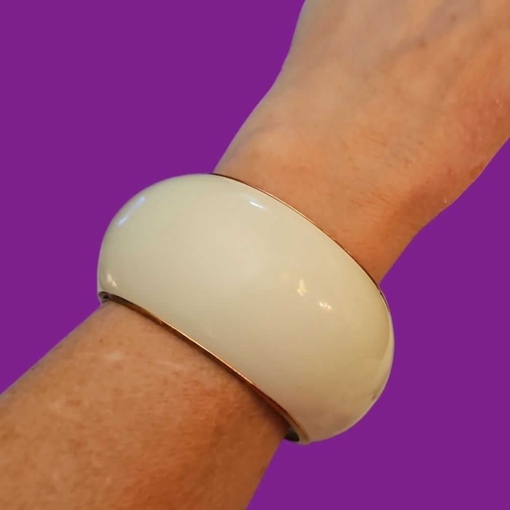 Vintage Chic Chunky Ivory Enamel Rose Goldtone Trim Bangle Bracelet